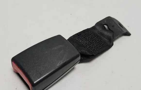 BMW 1 E82 E88 Rear seatbelt buckle 9117261 27012010 603853900H