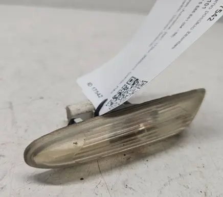 Front fender indicator light