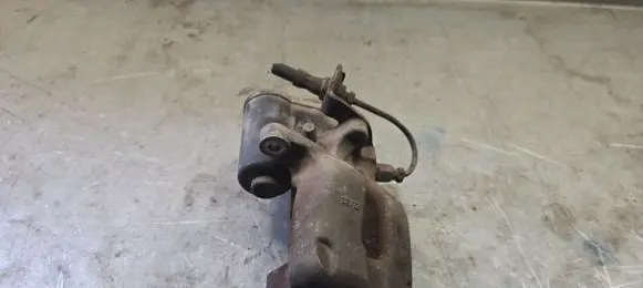 Volkswagen PASSAT B6 Rear brake caliper 