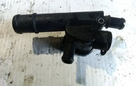 Volkswagen Golf V Engine coolant pipe/hose 038121132