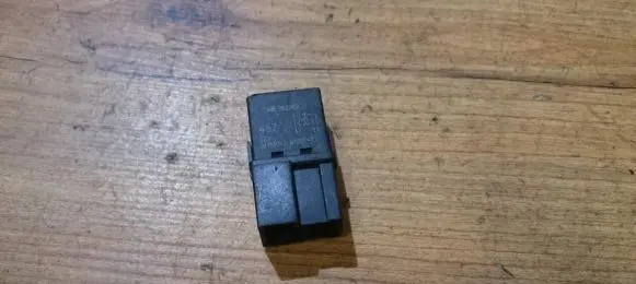 Volvo S40, V40 Other relay MB953382 A1001-X7