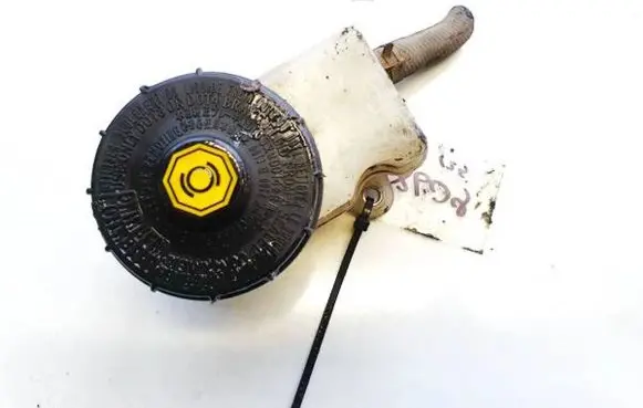 Brake fluid reservoir