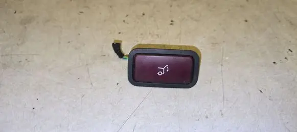 Mercedes-Benz C W204 Tailgate/boot open switch button 2118219551