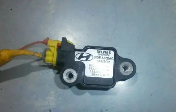 Hyundai Matrix Airbag deployment crash/impact sensor 9592017000 89dj002klz