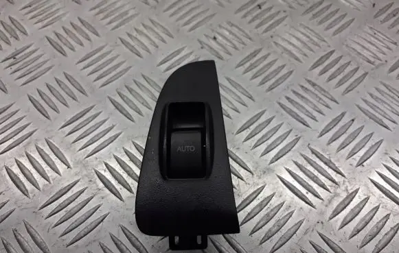 Toyota Avensis T250 Quarter vent window switch 74271-05020