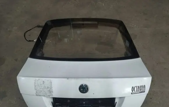 Skoda Octavia Mk2 (1Z) Tailgate/trunk/boot lid
