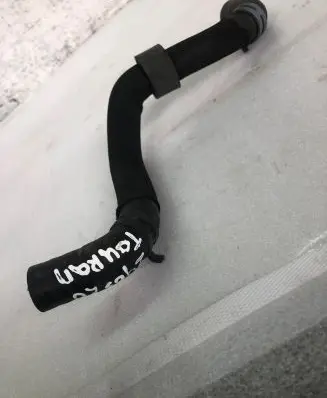Volkswagen Touran III Engine coolant pipe/hose 5q0122063