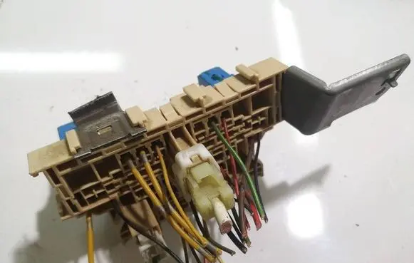 Dacia Sandero Fuse box set 7703297597
