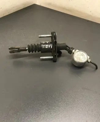 Opel Astra G Clutch slave cylinder 