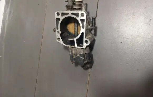 Hyundai Coupe Throttle body valve 35150-33010