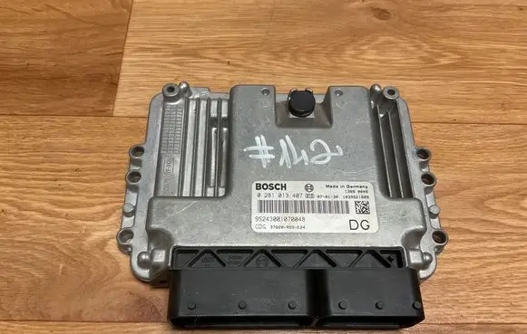 Honda Civic Engine control unit/module 37820RSSE24 0281013407 1039S21689