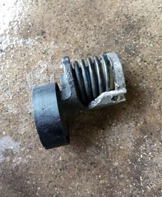Volkswagen Amarok Generator/alternator belt tensioner 950330