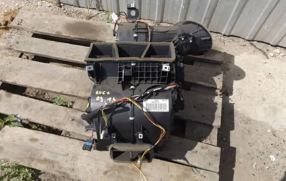 Peugeot 206+ Interior heater climate box assembly 