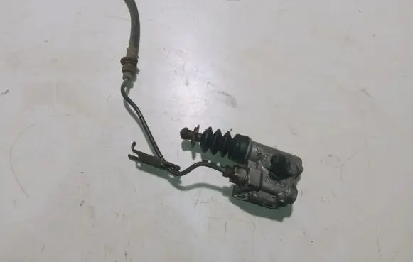 Honda FR-V Clutch master cylinder