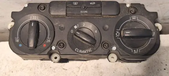 Volkswagen PASSAT B6 Climate control unit 74730920 537011CF