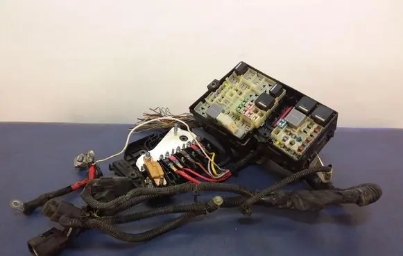 Ford Focus Fuse box set AV6T-14A142-AB