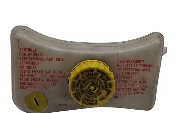 Brake fluid reservoir