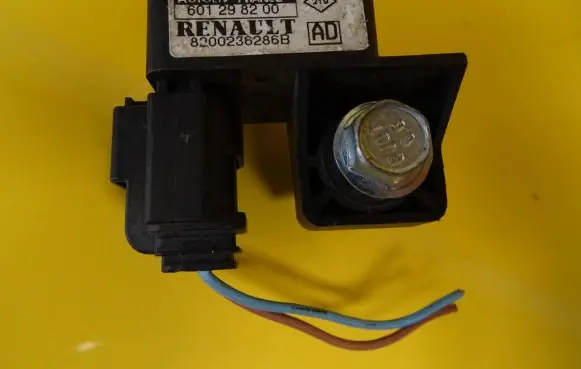 Renault Megane II Airbag deployment crash/impact sensor 8200236286B