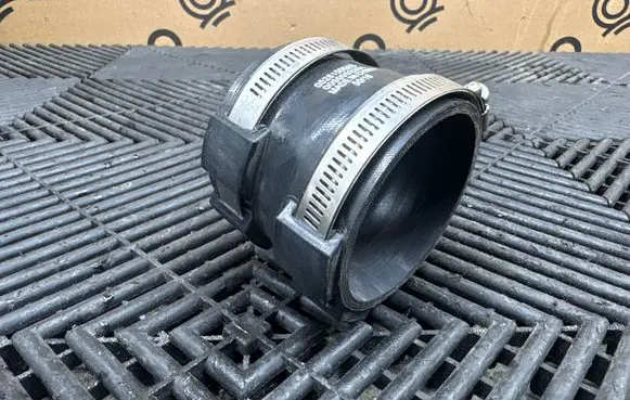 Alfa Romeo Giulia Air intake hose/pipe 05281506AD