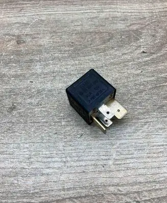 Audi A4 S4 B5 8D Other relay 443951253J 899511000