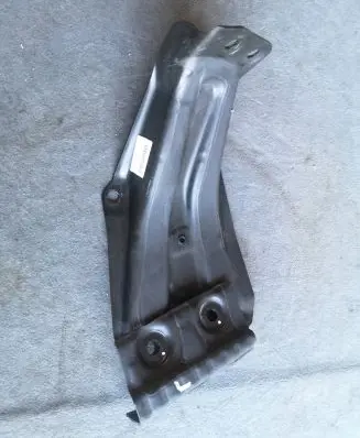 BMW 4 F32 F33 Fender mounting bracket 7426589