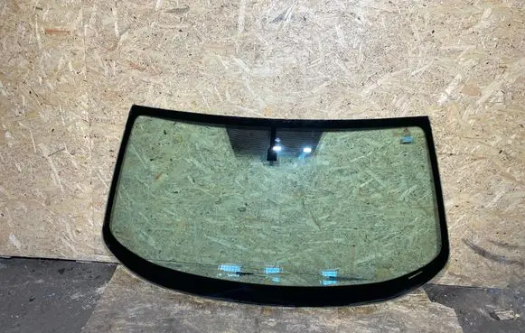 Nissan 350Z Front windscreen/windshield window 