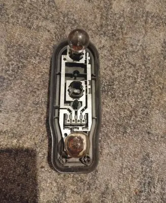 BMW 5 E39 Tail light bulb cover holder 8371324 393440