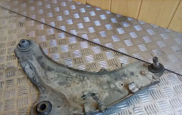 Front lower control arm/wishbone