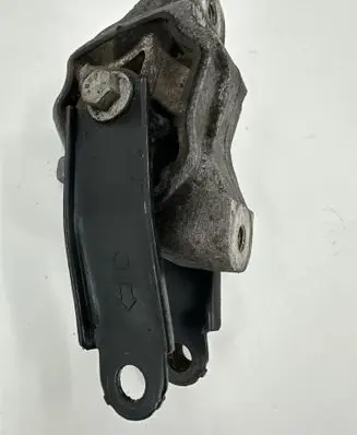 Engine mount bracket