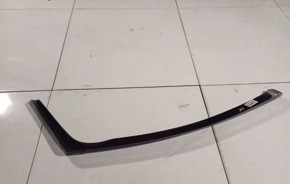 Toyota Yaris Sliding door wind deflector 