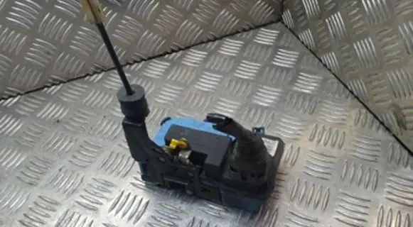 Volvo S60 Front door lock 8650546