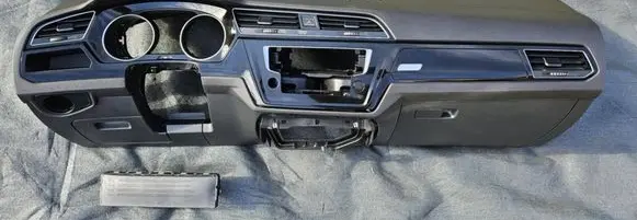 Volkswagen Touran III Dashboard HB857003G