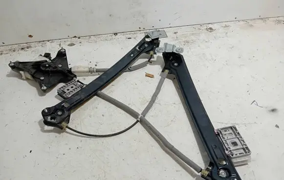 Ford Mustang VI Front door window regulator with motor C22251102