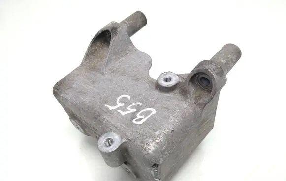 Mercedes-Benz Vito Viano W639 Engine mounting bracket A6461420042