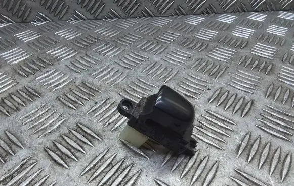 Nissan Qashqai Electric window control switch