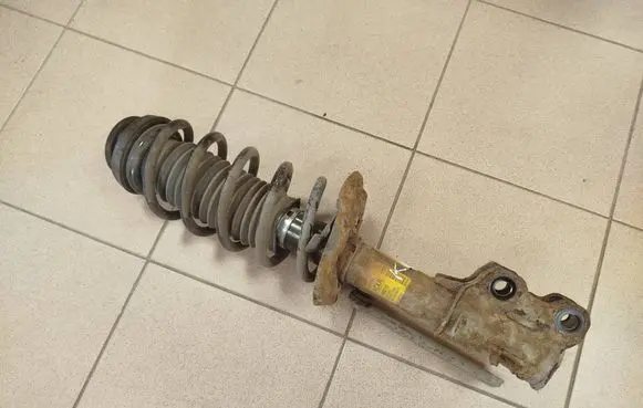 Opel Mokka Front shock absorber with coil spring 95353836