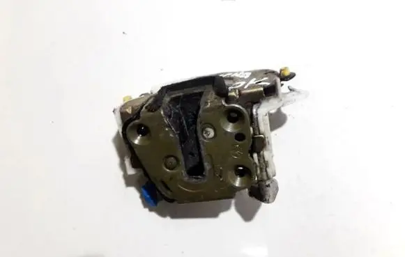 Nissan Micra Front door lock 110474