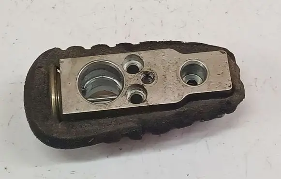 Toyota Auris 150 Air conditioning (A/C) expansion valve 4475003070 447500-3070