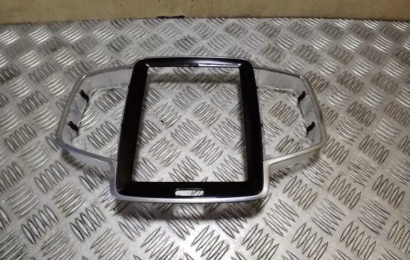 Volvo XC90 Radio/GPS head unit trim 31393583