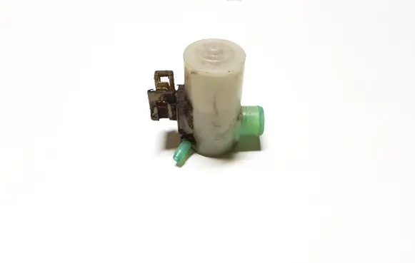 Subaru Forester SF Windscreen/windshield washer pump