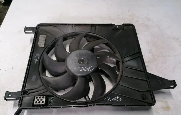 Nissan Qashqai+2 Radiator cooling fan shroud