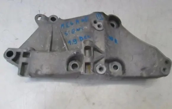 Renault Megane III Generator/alternator bracket 