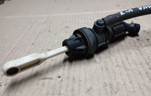 Dodge Caliber Clutch master cylinder 05273266AD