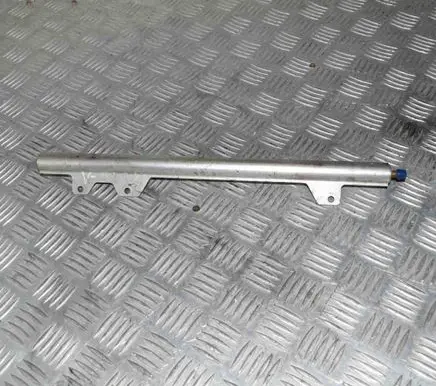 Volvo V70 Fuel main line pipe 9186942
