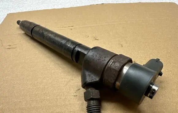 Volvo XC90 Fuel injector 30750283 04451A0