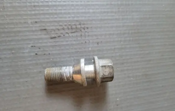 Volvo XC60 Nuts/bolts 