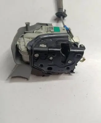 Audi Q2 - Front door lock 8X1837015C