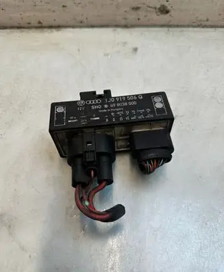 Skoda Octavia Mk1 (1U) Coolant fan relay 1J0919506Q 898038000
