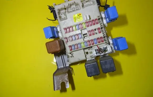 Nissan Primera Fuse box set 24350AV700