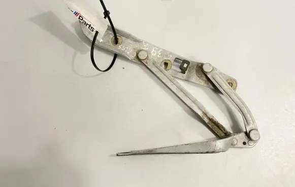 BMW 5 E39 Tailgate/trunk/boot hinge 8159398